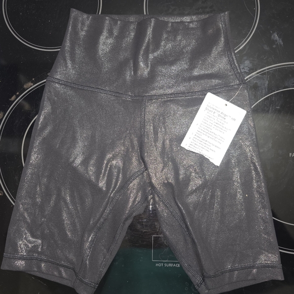 lululemon athletica Shimmering Black Women Shorts - Picture 1 of 4